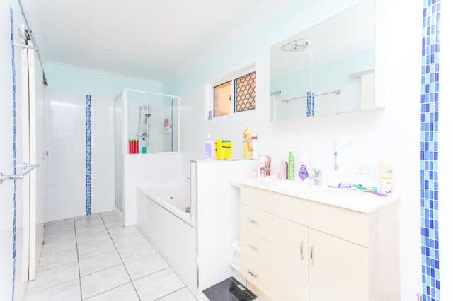 10 Gardenia Court, BEACONSFIELD QLD 4740, Beaconsfield - Thumbnail 6