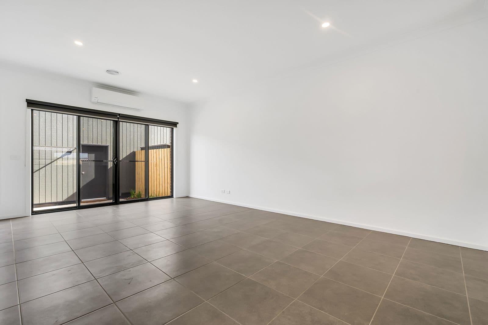1045 Edgars Road, Wollert VIC 3750, Wollert - Thumbnail 3