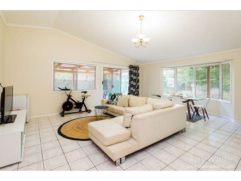 11 Nardie Street, Eight Mile Plains QLD 4113, Eight Mile Plains - Thumbnail 3