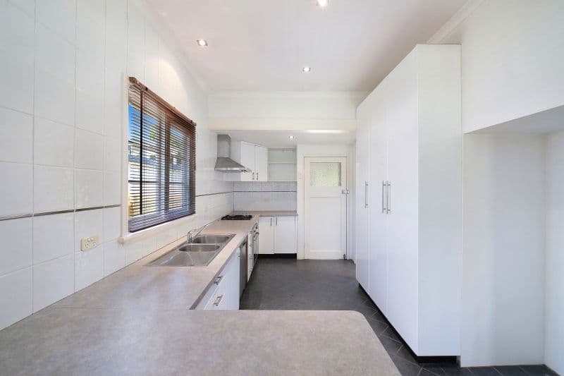 6 Edgewater Avenue, Green Point - Thumbnail 3
