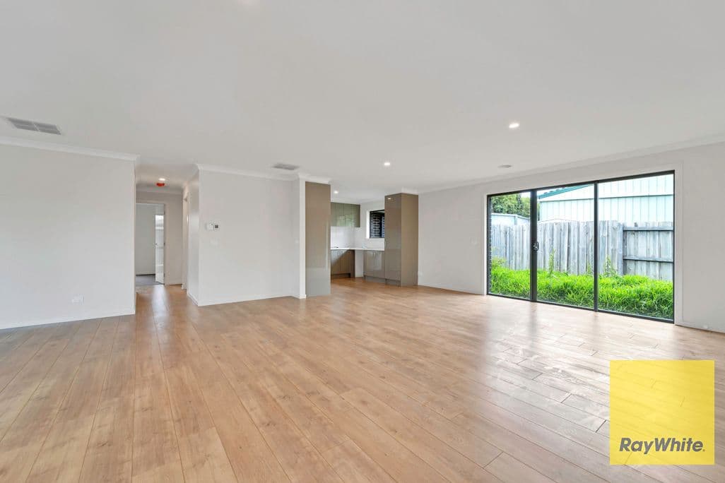 8 Redwood Drive, Hoppers Crossing VIC 3029, Hoppers Crossing - Thumbnail 2