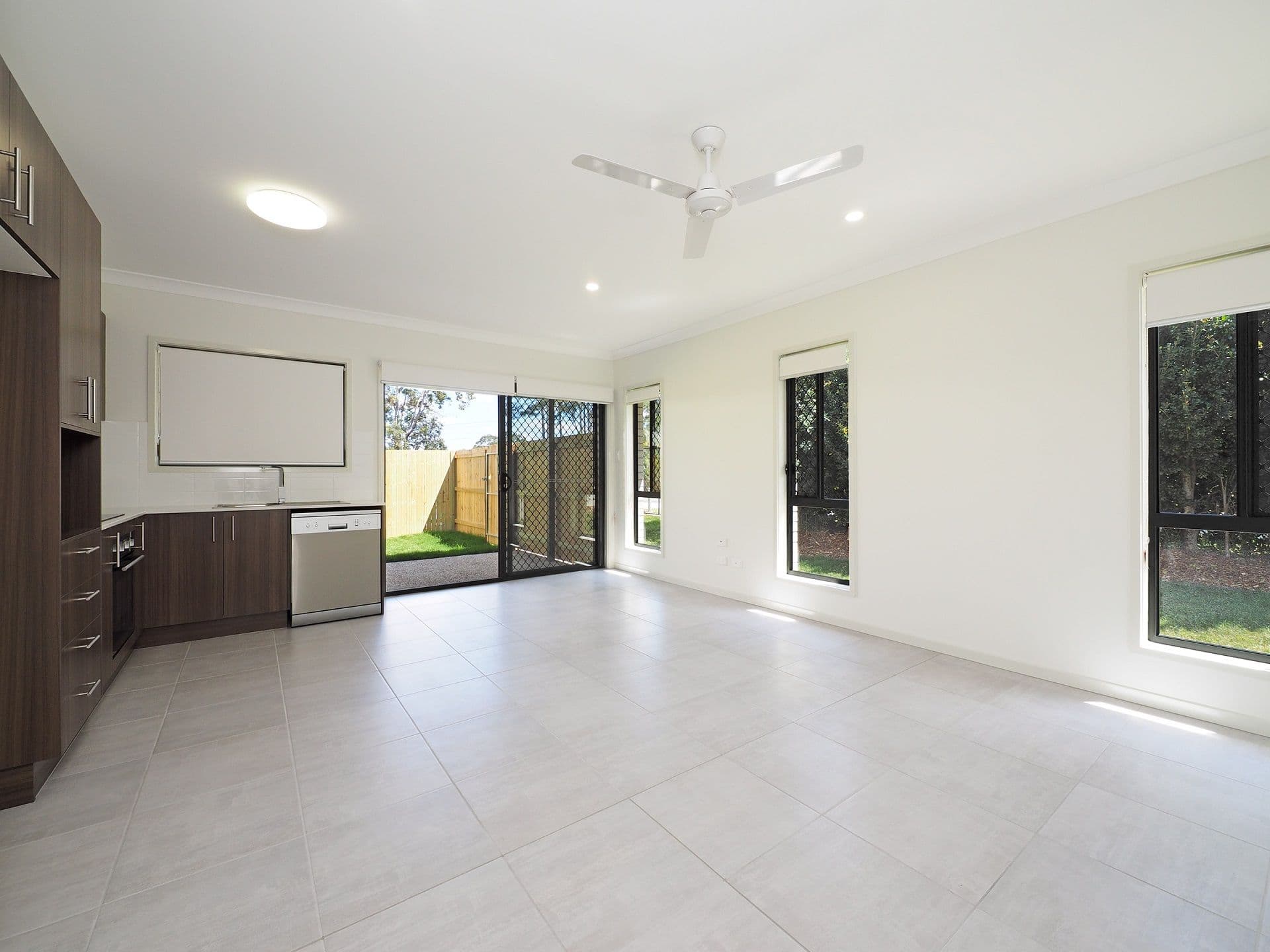 5A Pinelands Street, Loganlea QLD 4131, Loganlea - Thumbnail 2