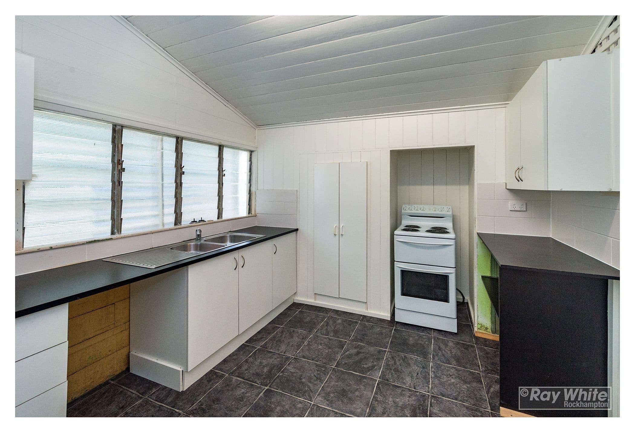 352 East Street, Depot Hill QLD 4700, Depot Hill - Thumbnail 8