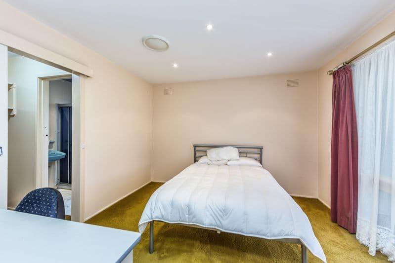 13 Cook Road, Melton South VIC 3338, Melton South - Thumbnail 7