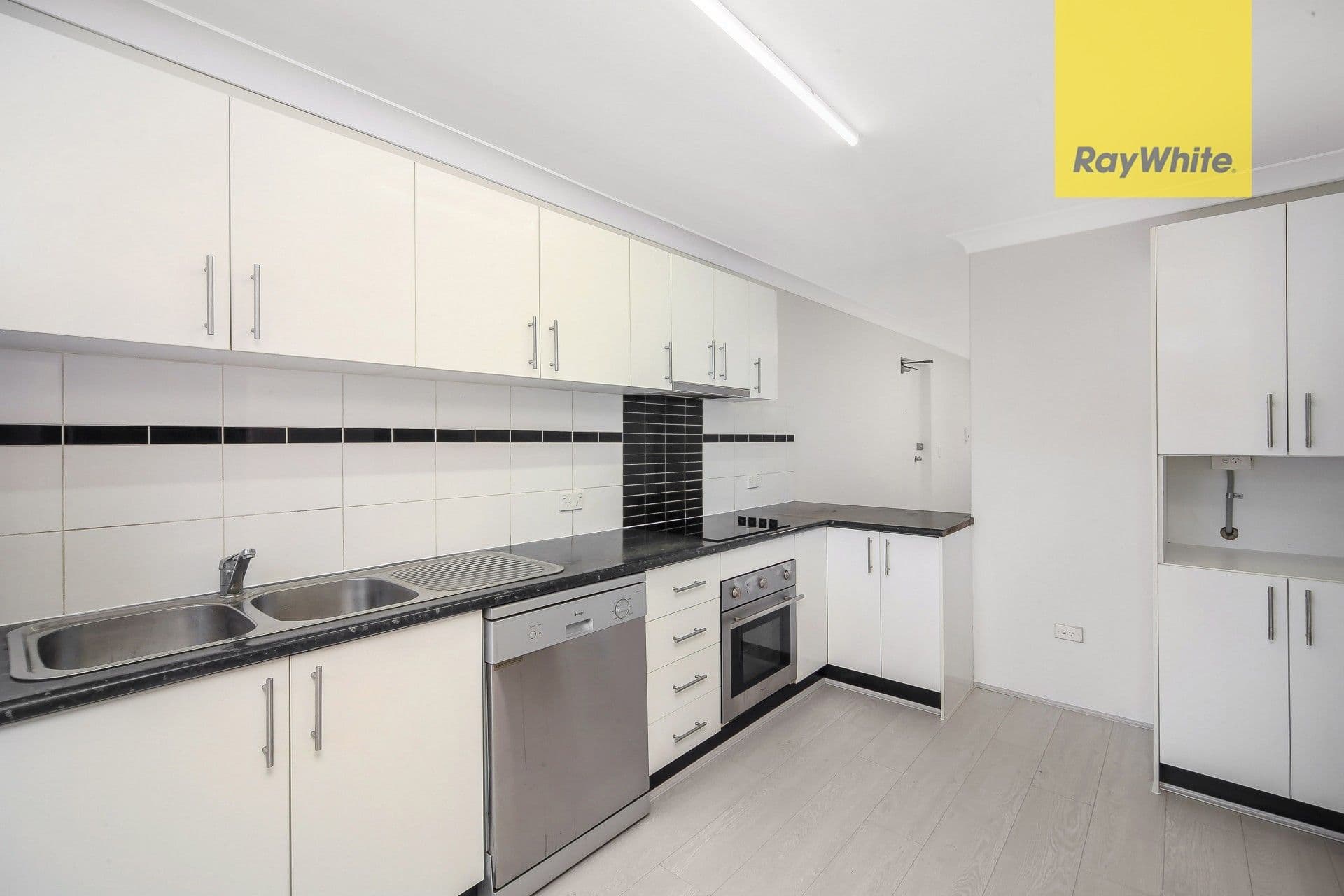 7 Queens Road, Westmead NSW 2145, Westmead - Thumbnail 3