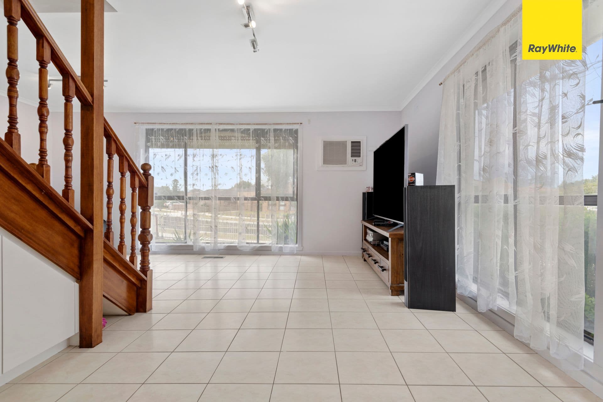 14 Droitwich Crescent, Deer Park VIC 3023, Deer Park - Thumbnail 3