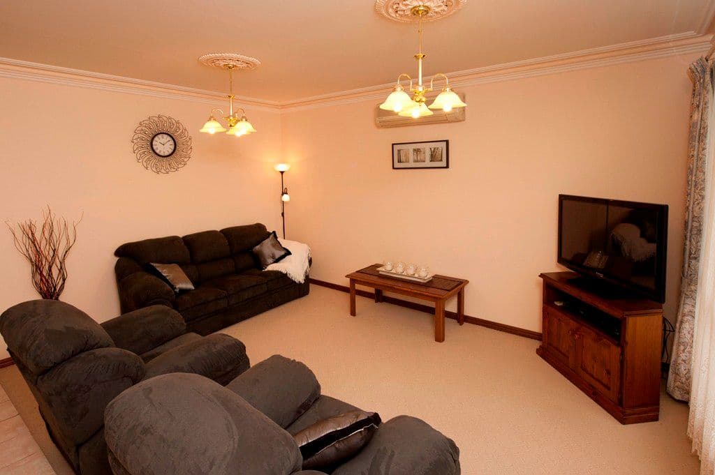 4 Talgarno Court, MOUNT PLEASANT VIC 3350, Mount Pleasant - Thumbnail 2