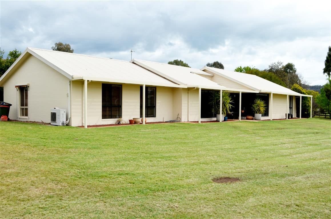 17 Blowering Road, Tumut - Image 1