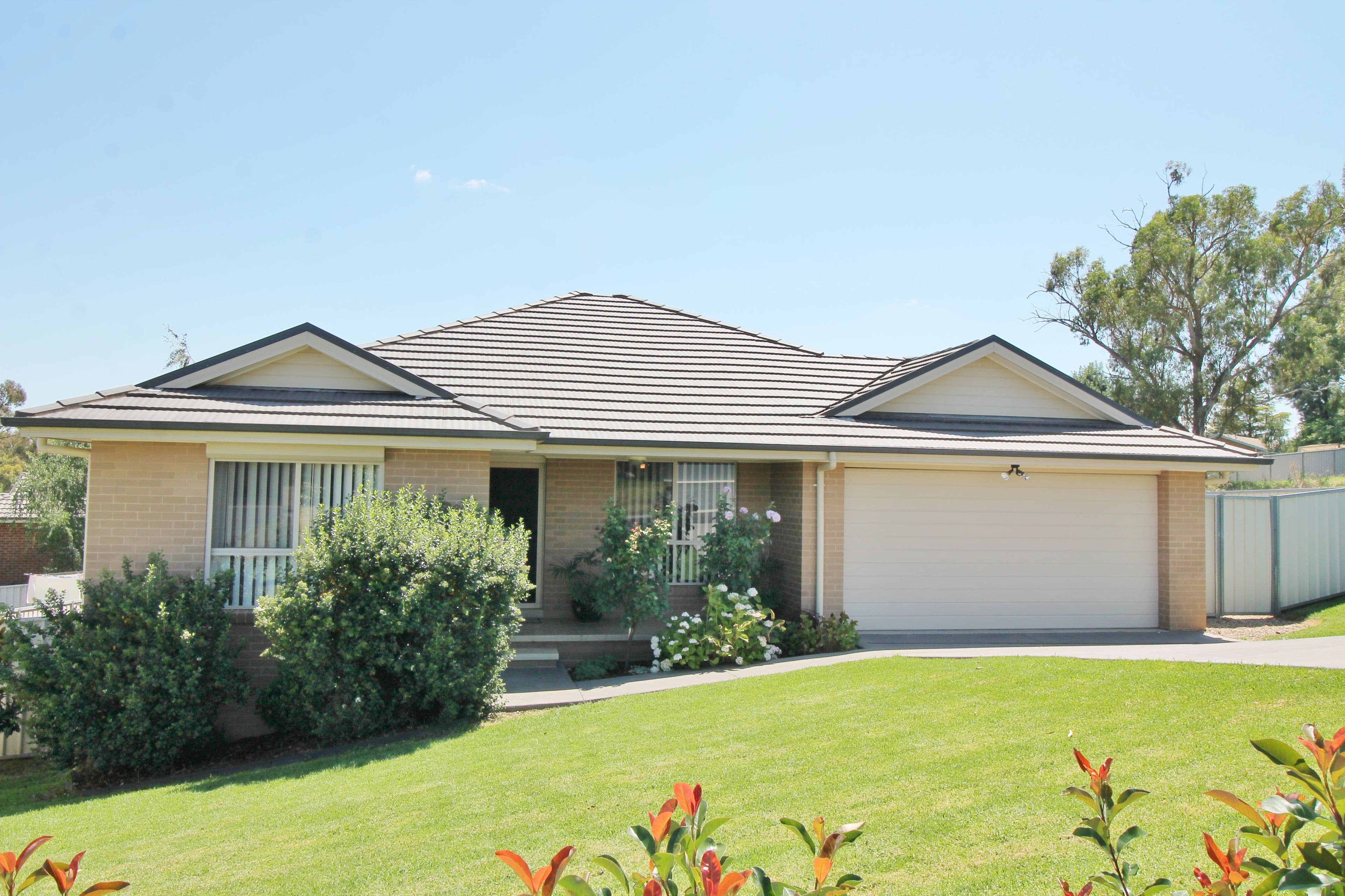 6 Henry Place, Young NSW 2594, Young - Image 1