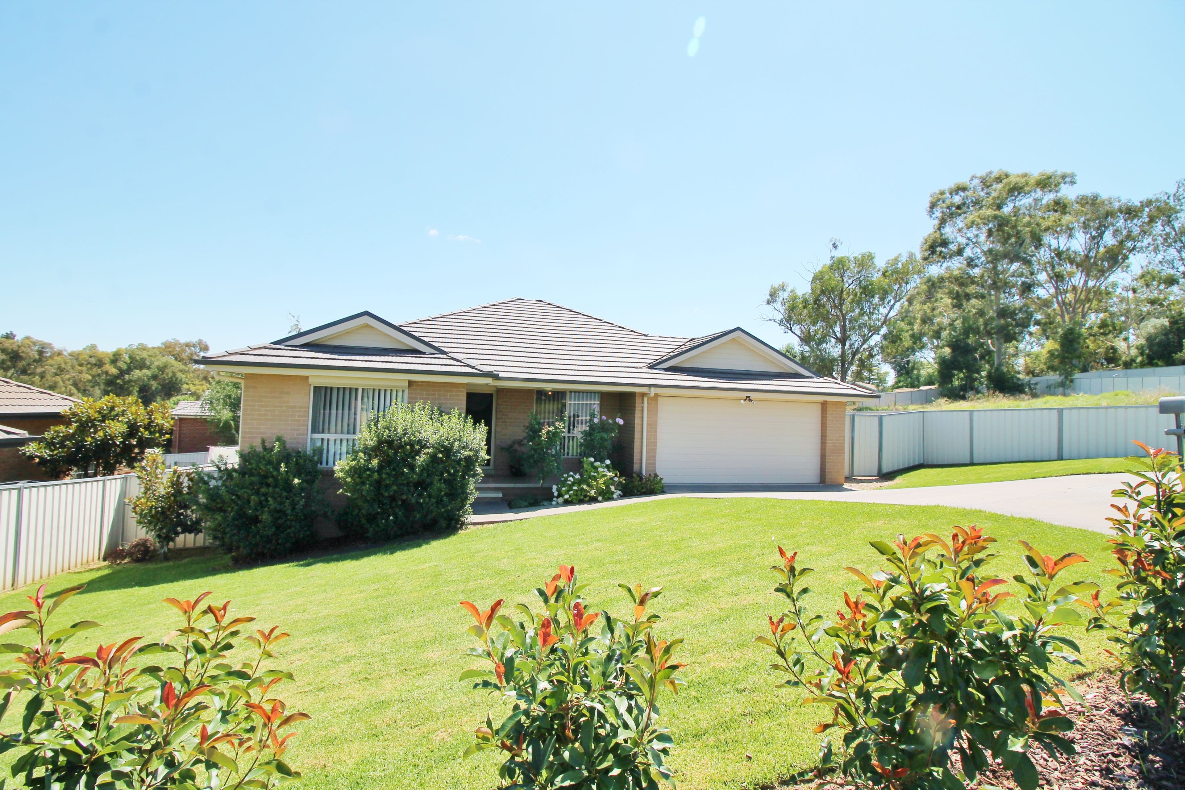 6 Henry Place, Young NSW 2594, Young - Thumbnail 2