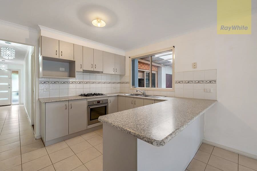 7 Kirribilli Close, Craigieburn VIC 3064, Craigieburn - Thumbnail 2