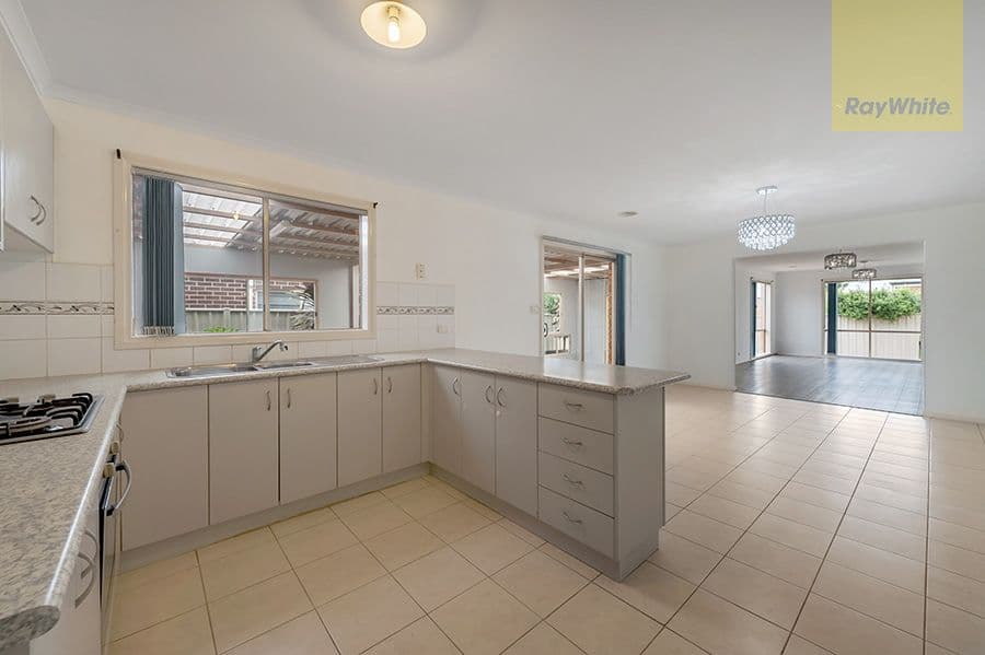 7 Kirribilli Close, Craigieburn VIC 3064, Craigieburn - Thumbnail 3
