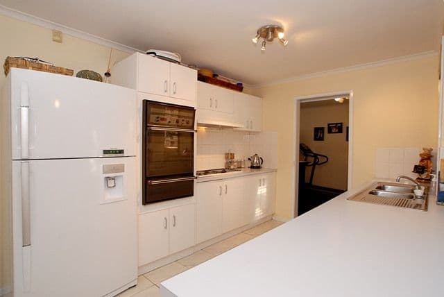 32 Barber Drive, HOPPERS CROSSING VIC 3029, Hoppers Crossing - Thumbnail 2