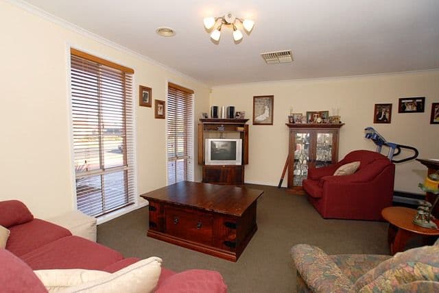 32 Barber Drive, HOPPERS CROSSING VIC 3029, Hoppers Crossing - Thumbnail 3