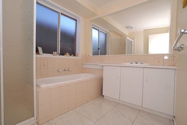 32 Barber Drive, HOPPERS CROSSING VIC 3029, Hoppers Crossing - Thumbnail 5