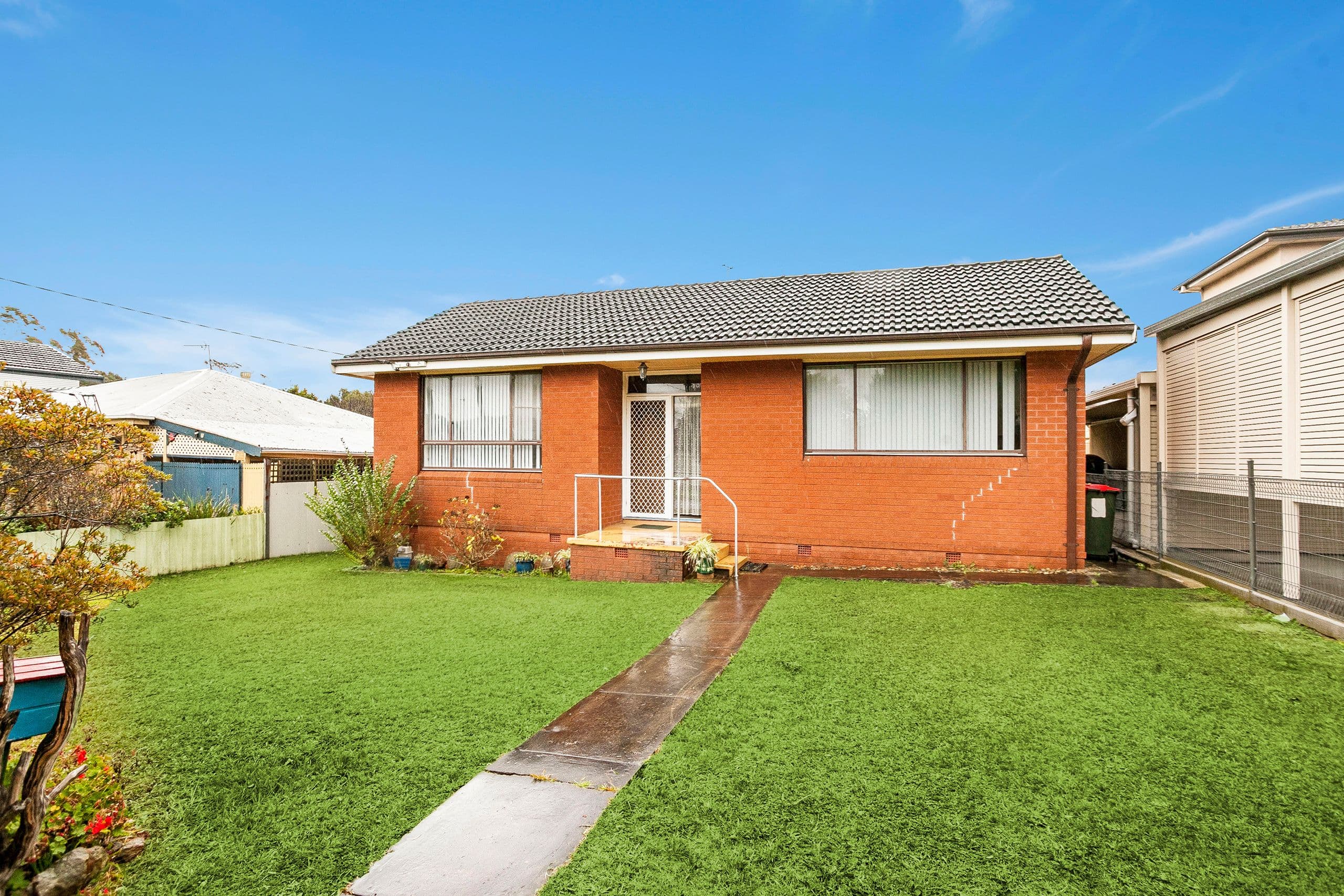 10 Hopetoun Street, Oak Flats - Image 1