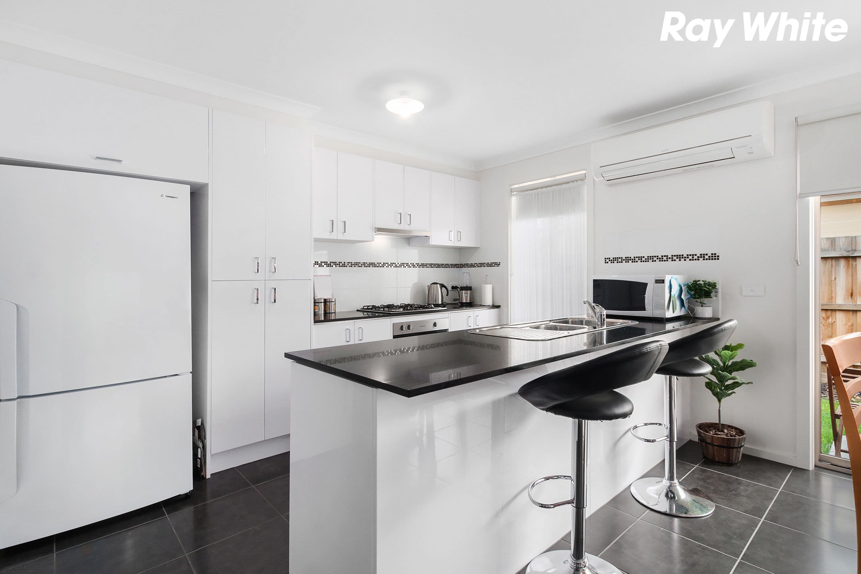 3 Trinidad Walk, Pakenham VIC 3810, Pakenham - Thumbnail 2