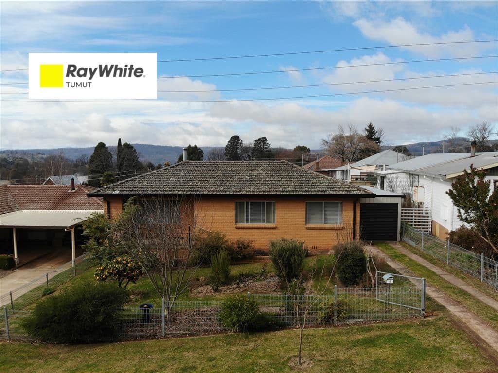 4 Crofton Avenue, Batlow NSW 2730, Batlow - Image 1