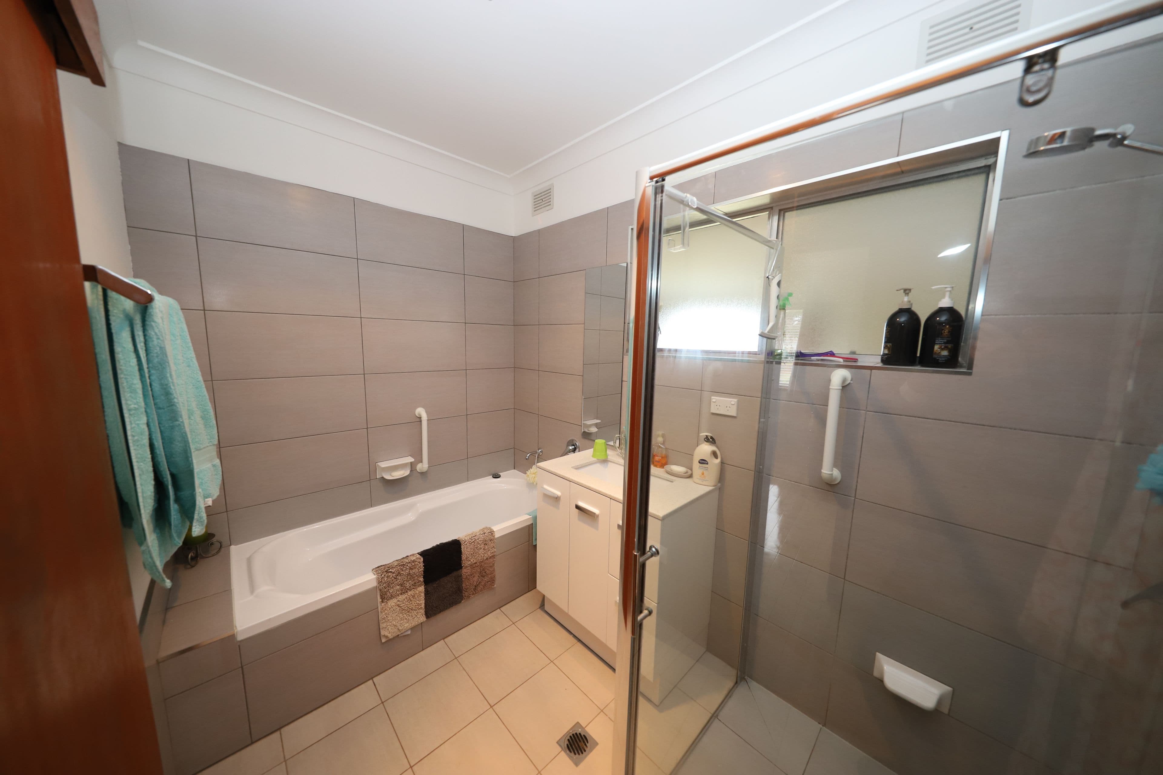4 Crofton Avenue, Batlow NSW 2730, Batlow - Thumbnail 5