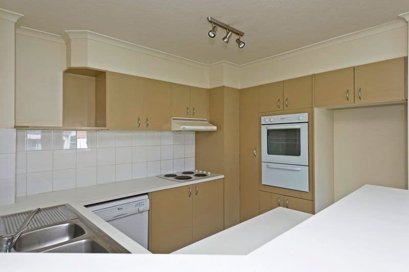 4 Madang Crescent, RUNAWAY BAY QLD 4216, Runaway Bay - Thumbnail 8