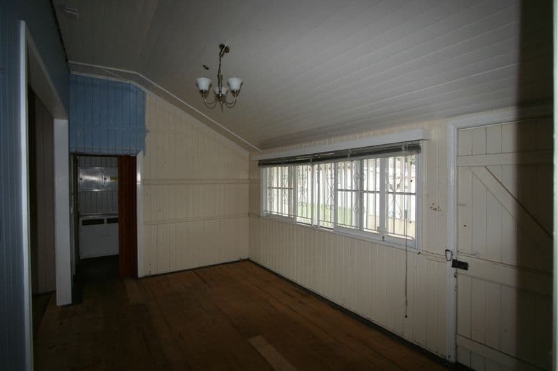 10 Worthing Street, WYNNUM QLD 4178, Wynnum - Thumbnail 2