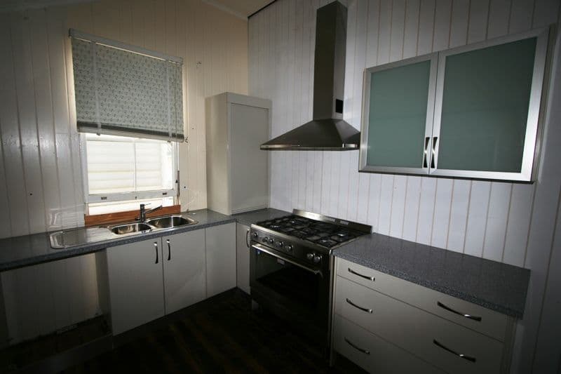 10 Worthing Street, WYNNUM QLD 4178, Wynnum - Thumbnail 5