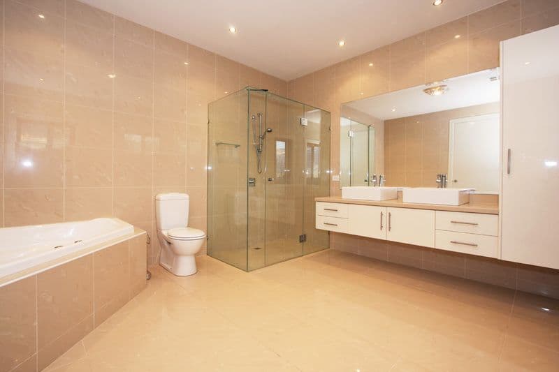220 Golf Links Road, Monto, QLD, 4630, Monto - Thumbnail 3