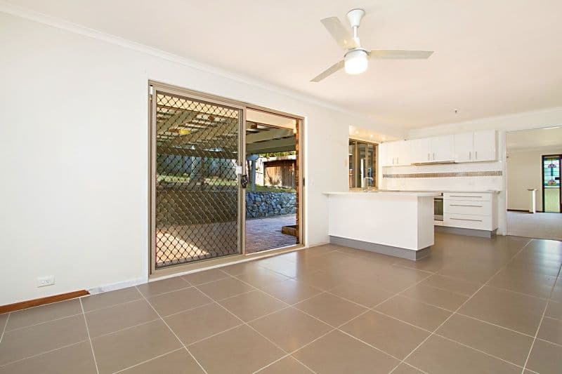 11 Clayton Drive, EDENS LANDING QLD 4207, Edens Landing - Thumbnail 2