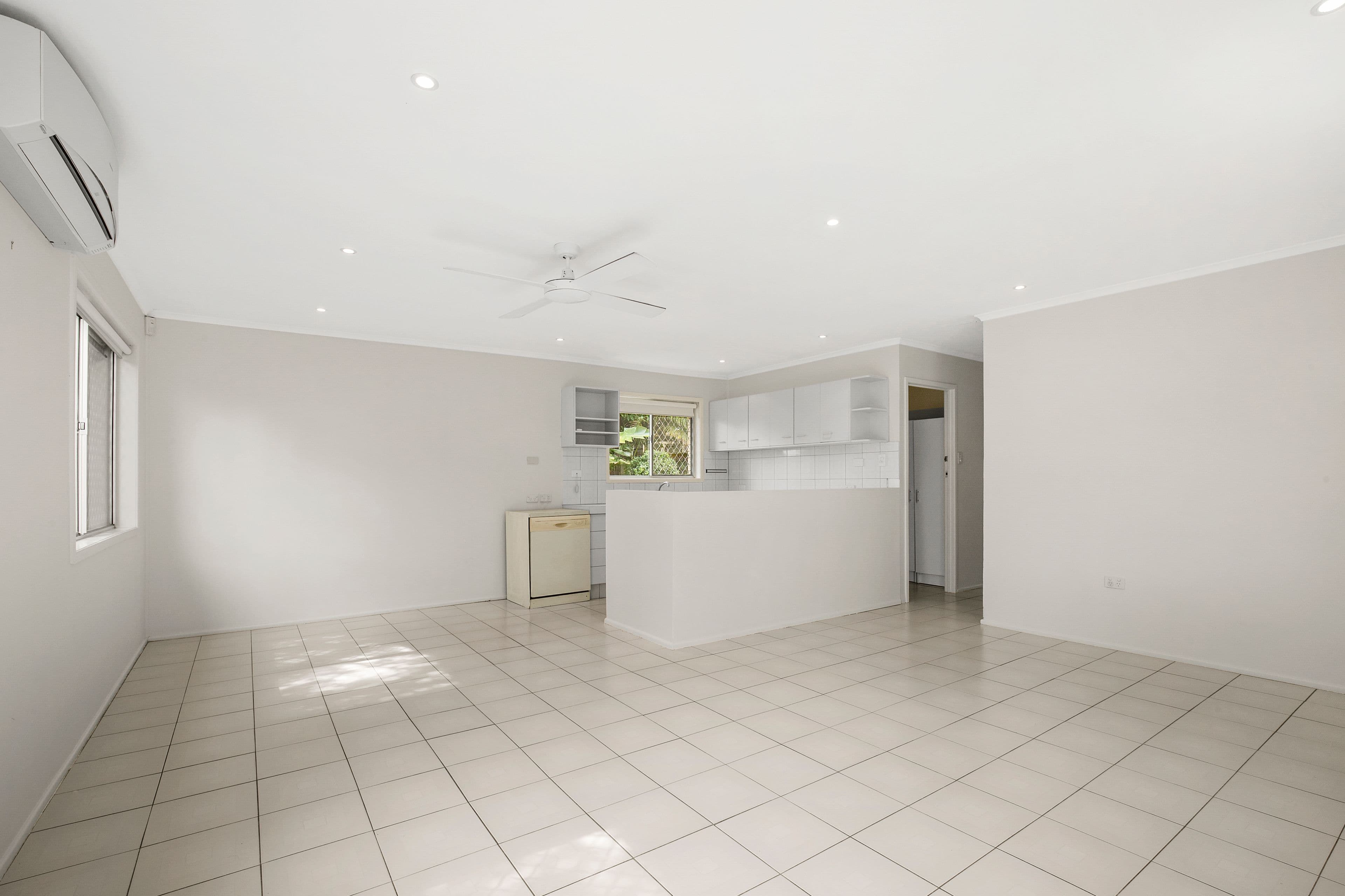 24 Allambi Avenue, Broadbeach Waters QLD 4218, Broadbeach Waters - Thumbnail 4