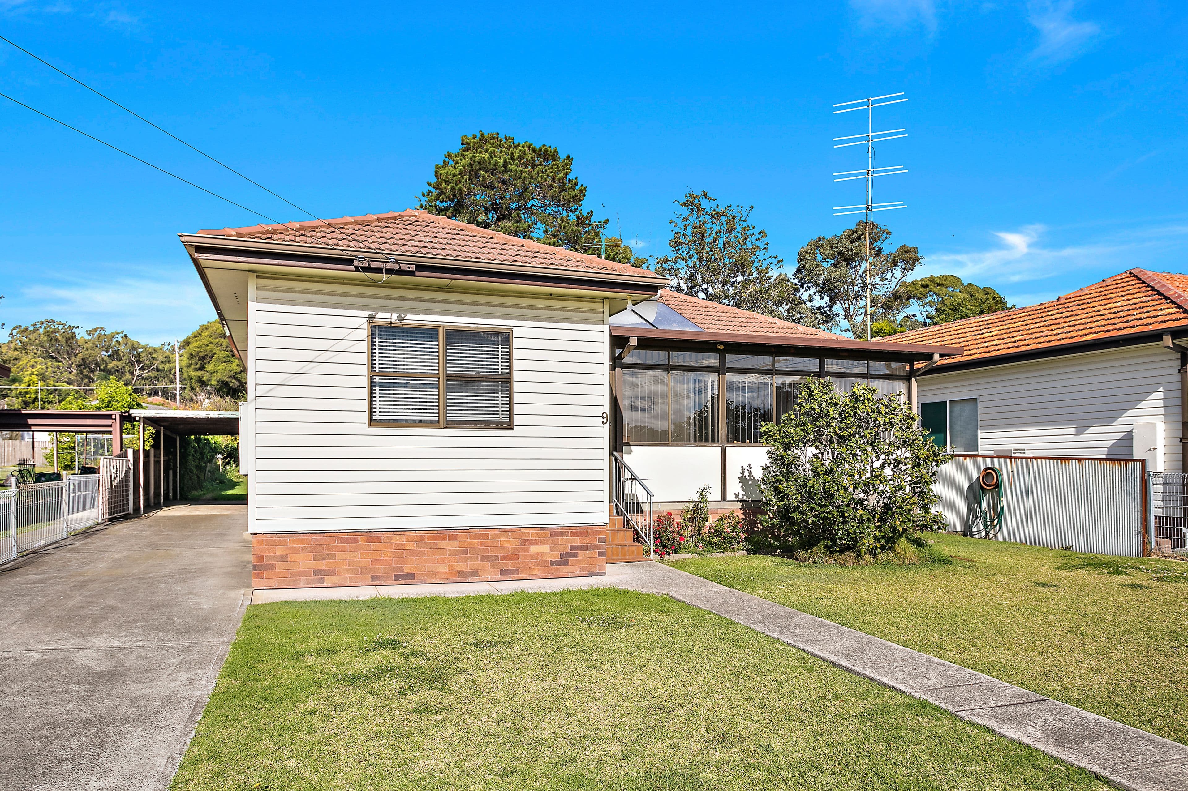 9 Kingston Street, Oak Flats - Image 1