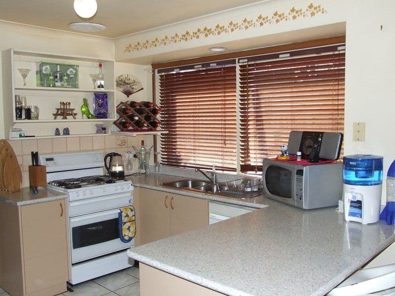5 Rae Court, MELTON SOUTH VIC 3338, Melton South - Thumbnail 3