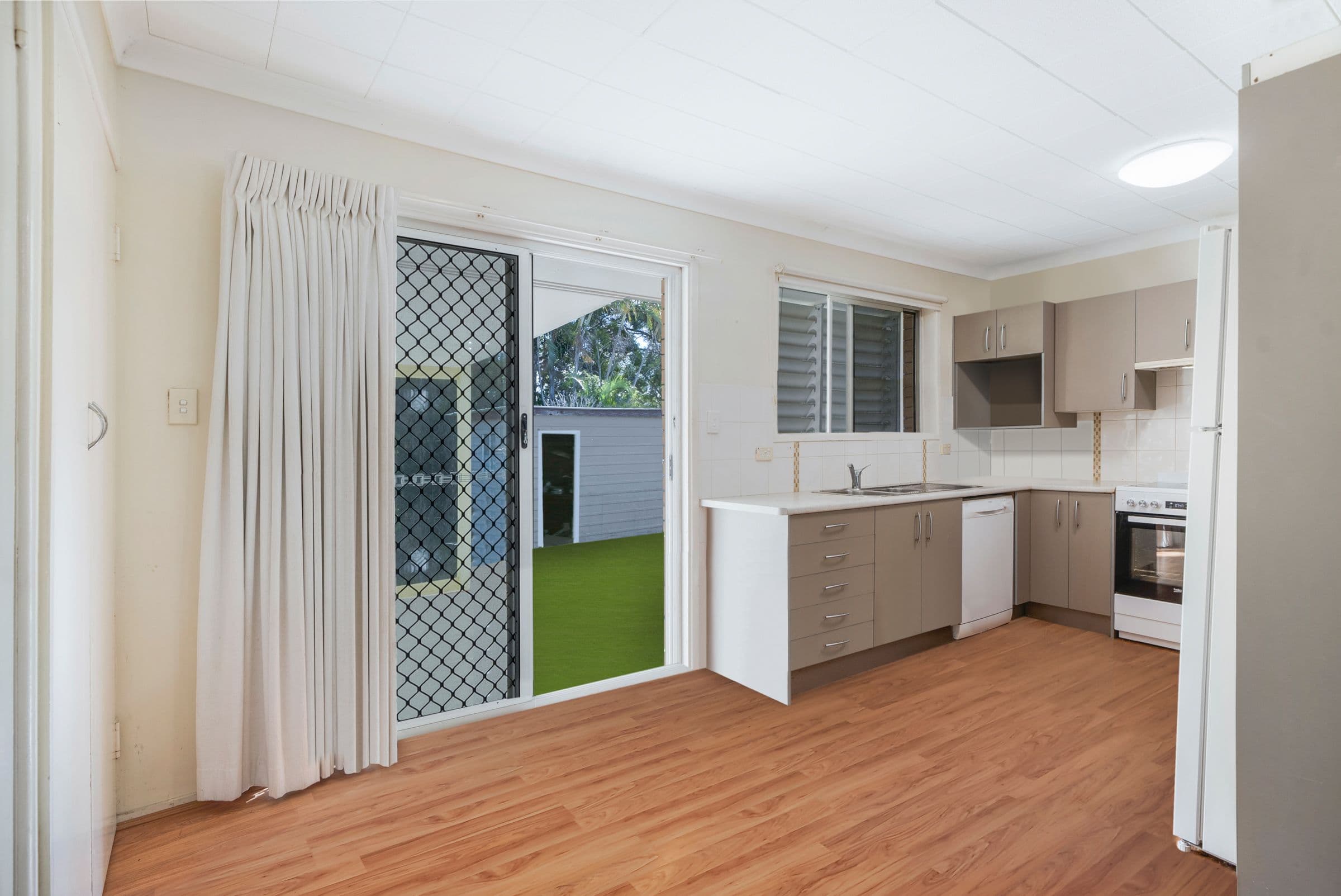 11 Longland Street, Redcliffe QLD 4020, Redcliffe - Thumbnail 5