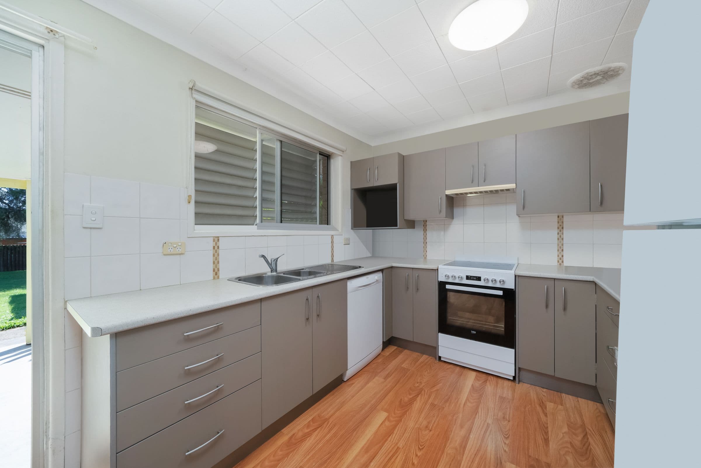 11 Longland Street, Redcliffe QLD 4020, Redcliffe - Thumbnail 7