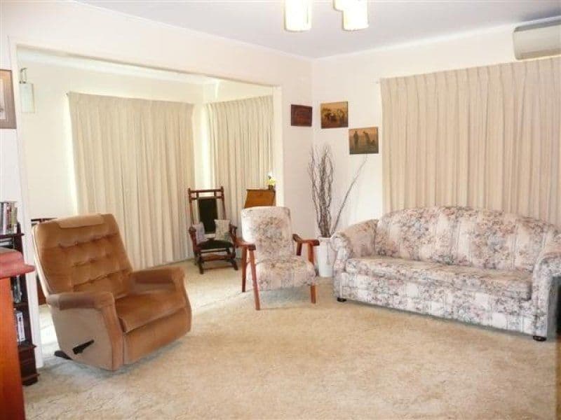 241 Bapaume Road, MOUNT GRAVATT QLD 4122, Mount Gravatt - Thumbnail 2