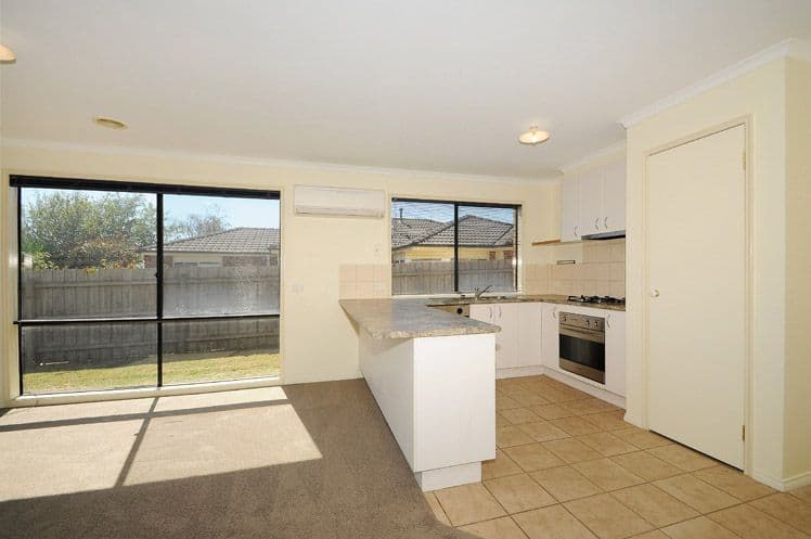 8 Flora Park Way, Carrum Downs VIC 3201, Carrum Downs - Thumbnail 2