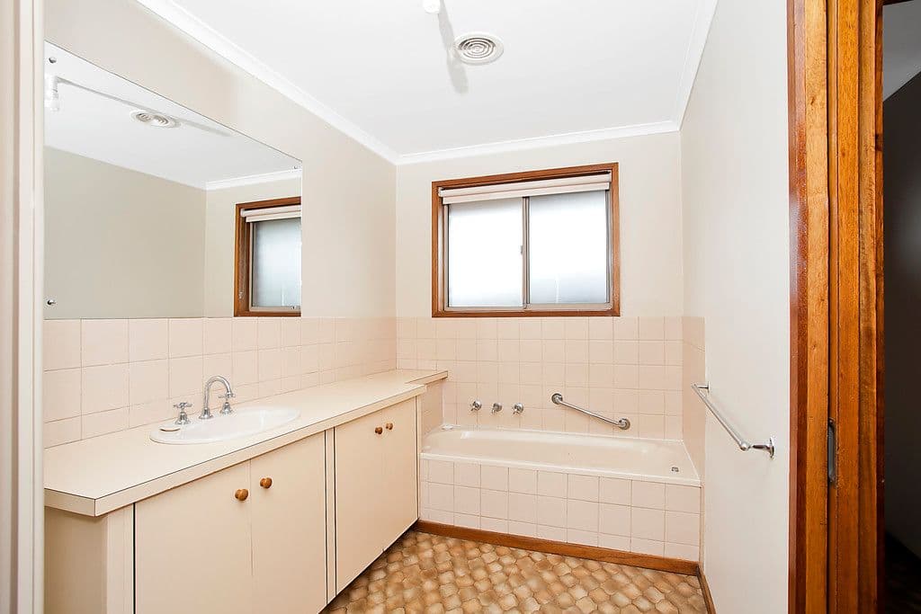 35 Mountain Ash Drive, WARRNAMBOOL VIC 3280, Warrnambool - Thumbnail 5