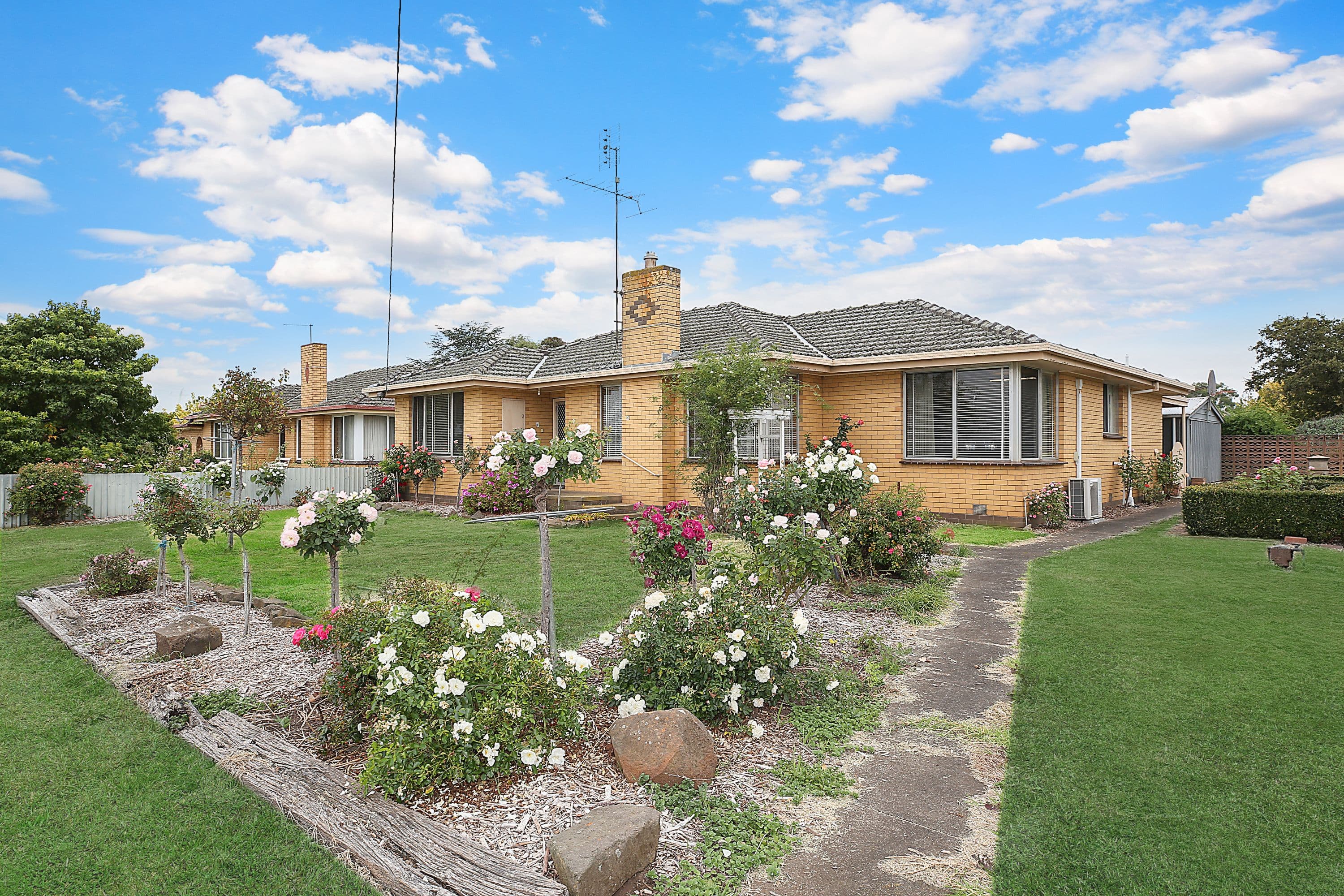 27 Clarke Street, Cobden VIC 3266, Cobden - Thumbnail 2