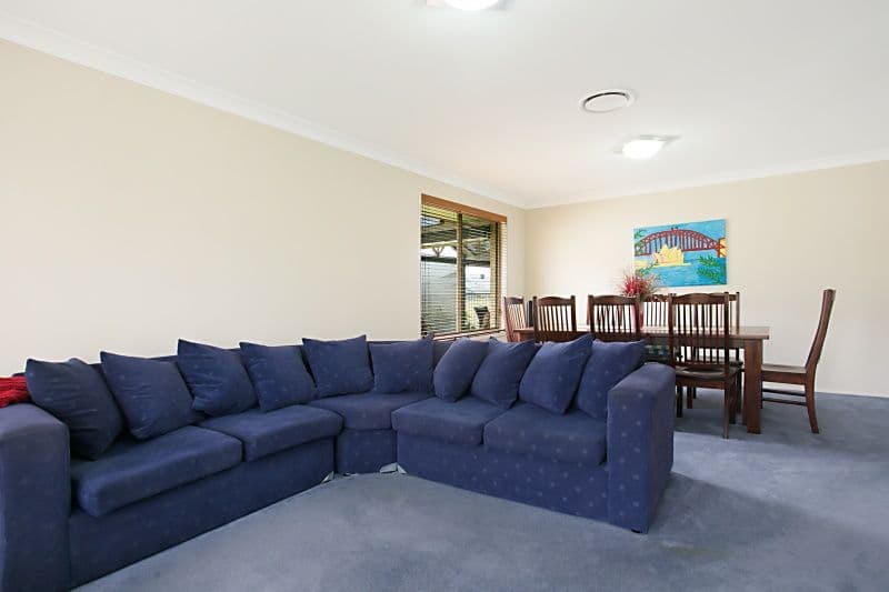 13 Peregrine Close, ABERGLASSLYN NSW 2320, Aberglasslyn - Thumbnail 2