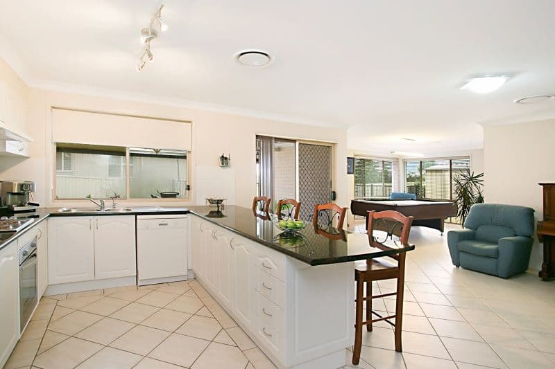 13 Peregrine Close, ABERGLASSLYN NSW 2320, Aberglasslyn - Thumbnail 4