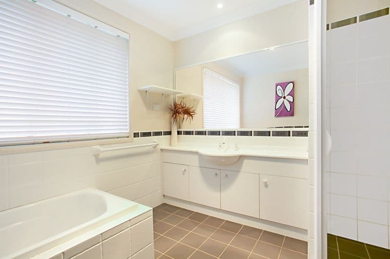 13 Peregrine Close, ABERGLASSLYN NSW 2320, Aberglasslyn - Thumbnail 8