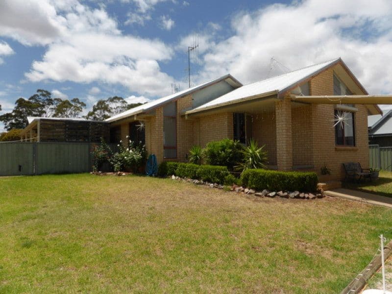 7 Banjo Place, Parkes - Image 1