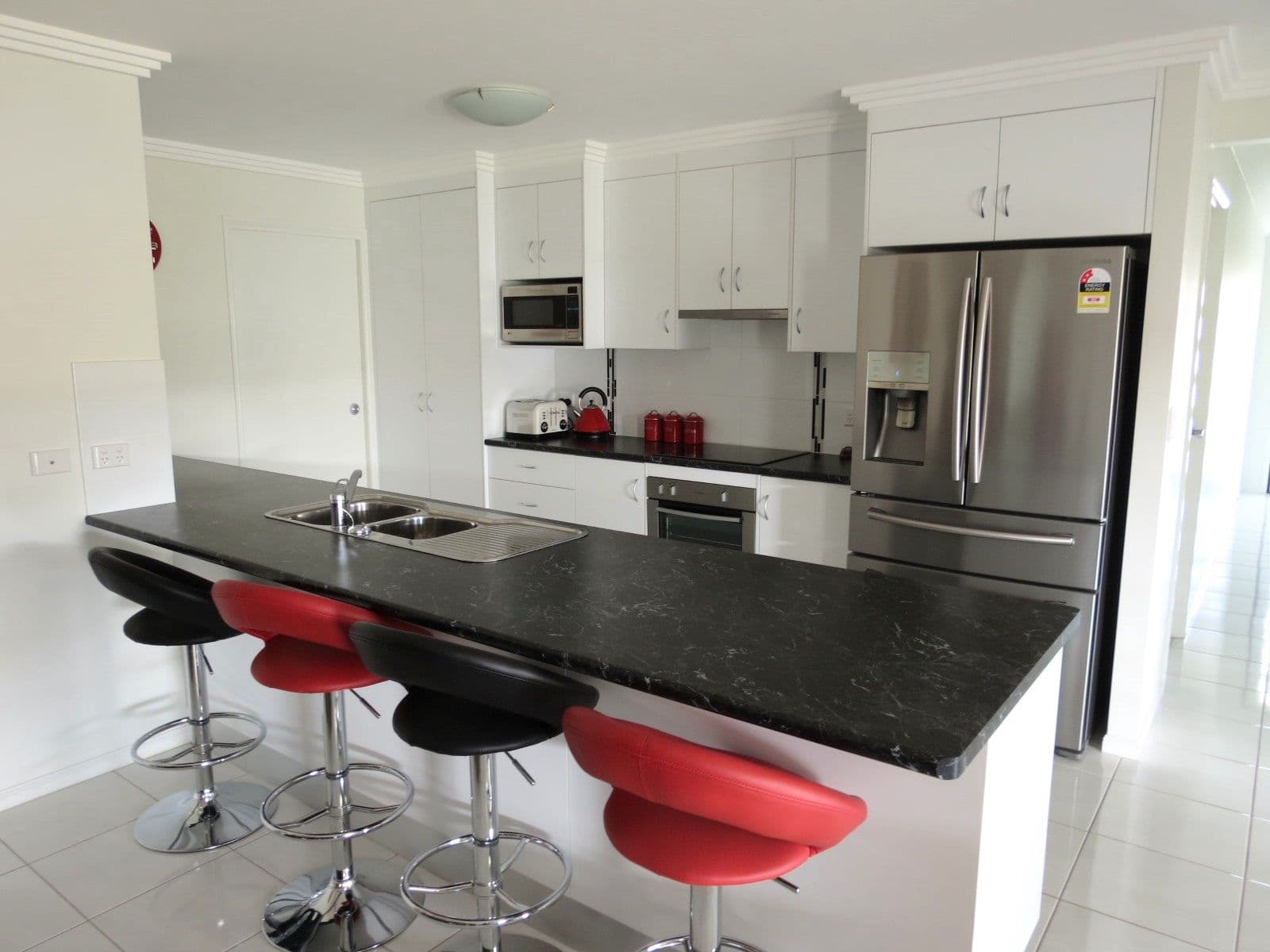 13 Wright Street, Emerald QLD 4720, Emerald - Thumbnail 2