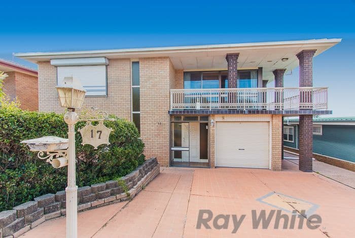 17 Park Avenue, Caves Beach - Image 1