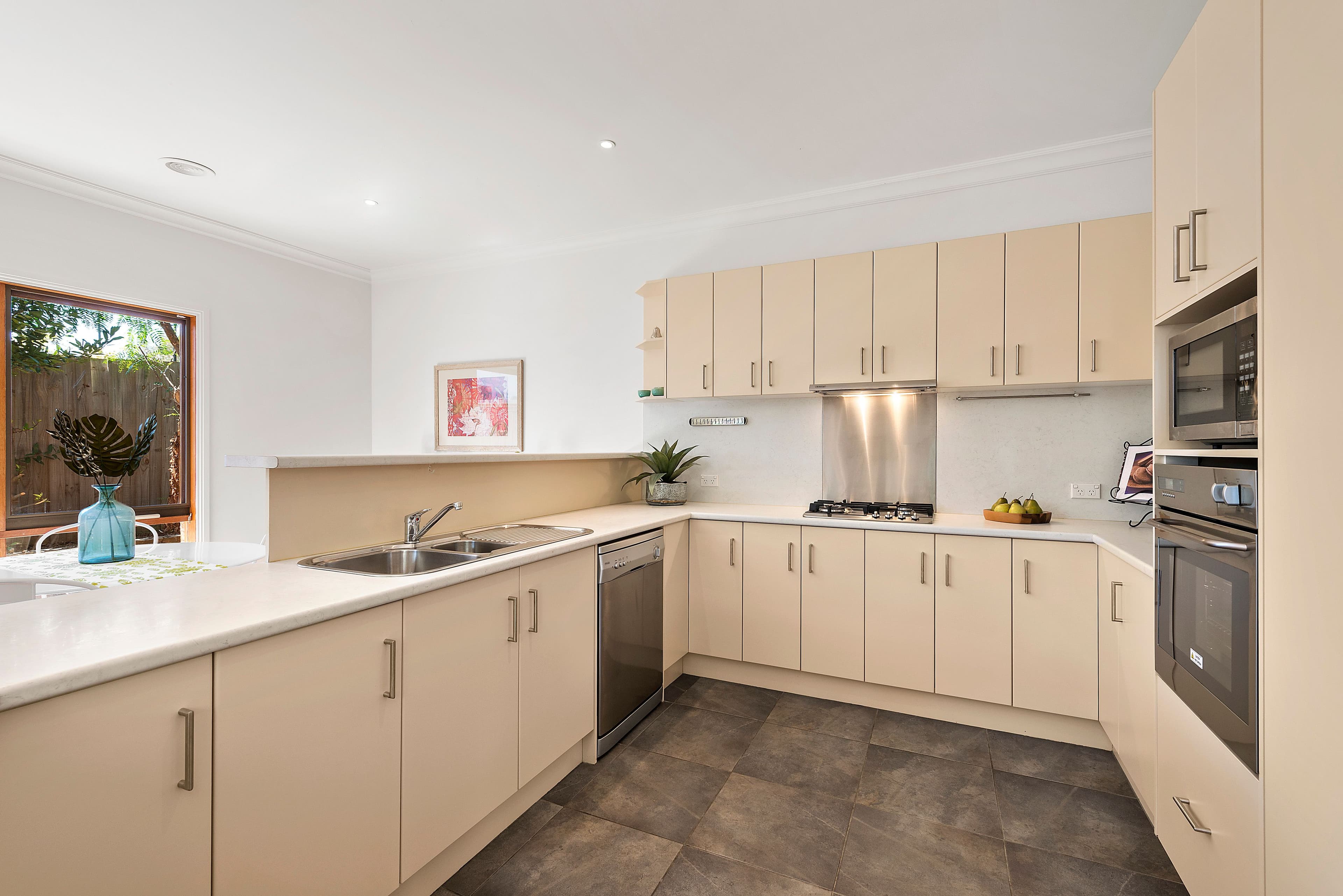 4 Glen Ebor Avenue, Blackburn VIC 3130, Blackburn - Thumbnail 4