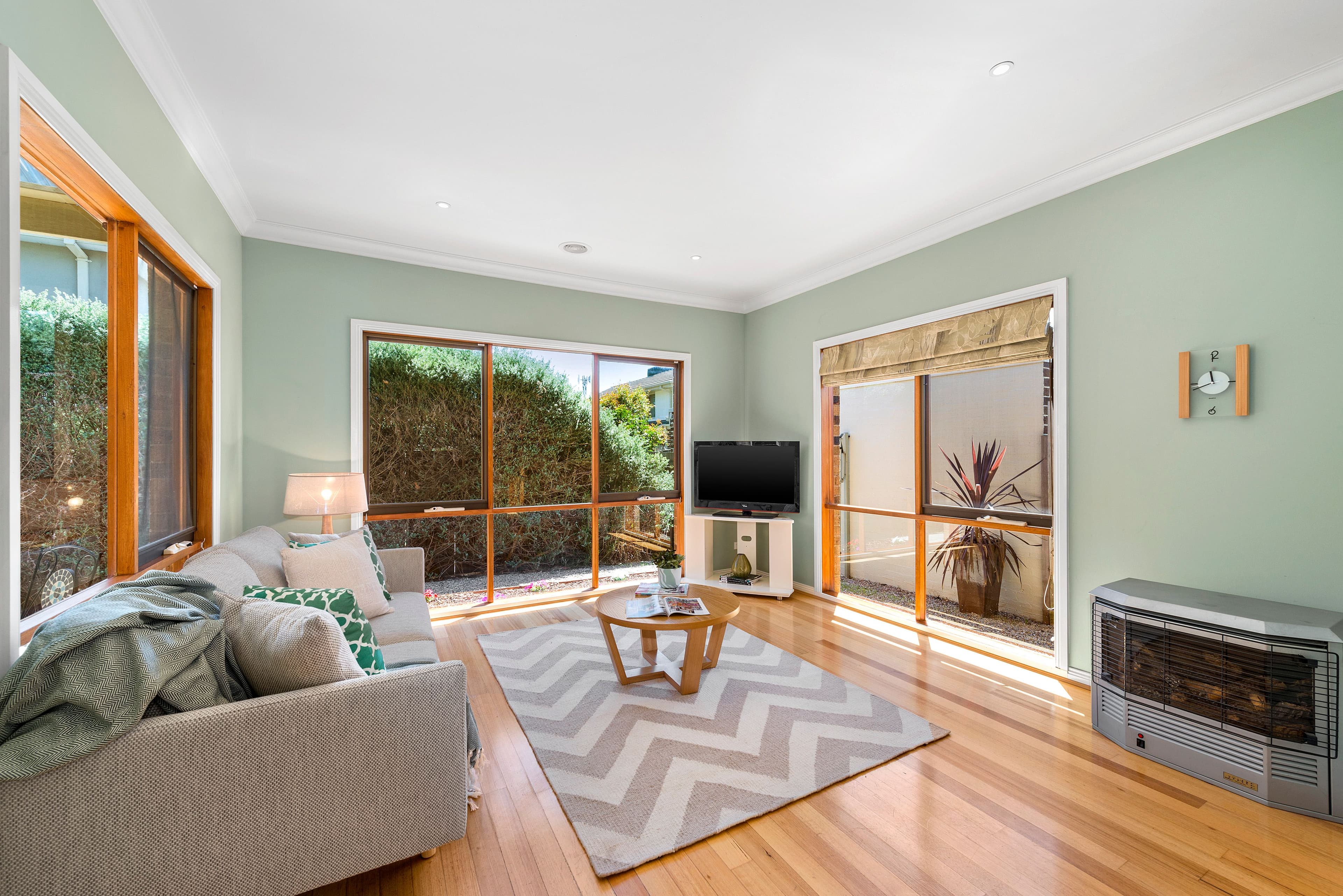 4 Glen Ebor Avenue, Blackburn VIC 3130, Blackburn - Thumbnail 5
