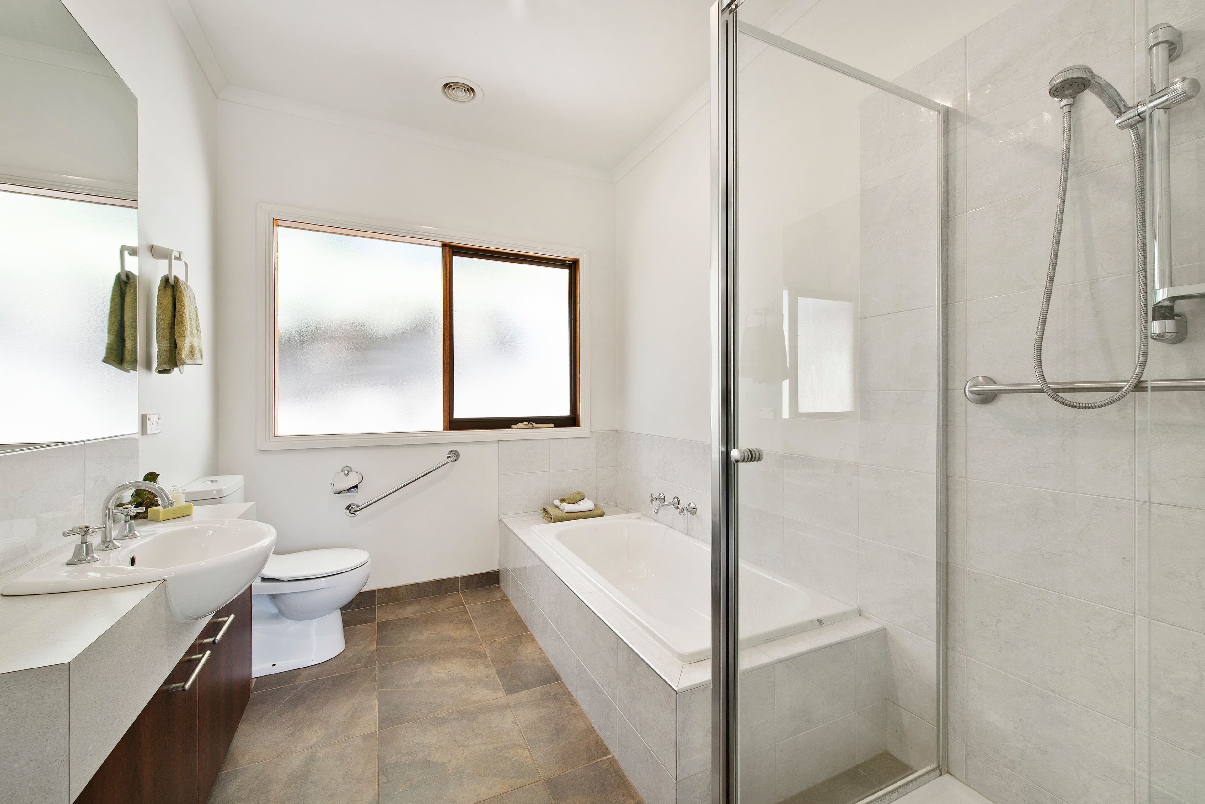 4 Glen Ebor Avenue, Blackburn VIC 3130, Blackburn - Thumbnail 7