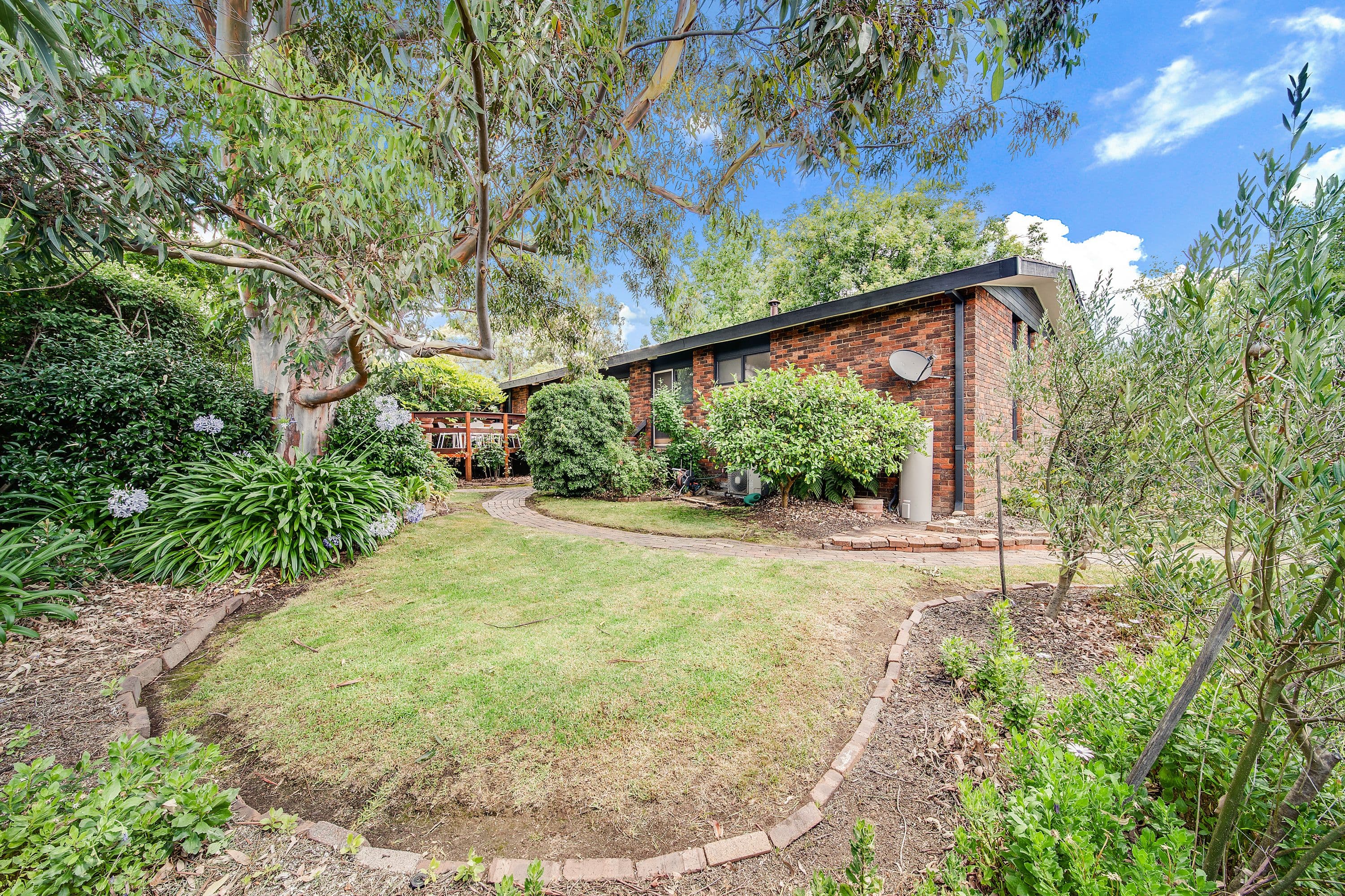 6 Davis Street, Weetangera ACT 2614, Weetangera - Image 1