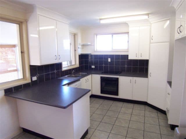 11  Peak Street, HARRISTOWN QLD 4350, Harristown - Thumbnail 4