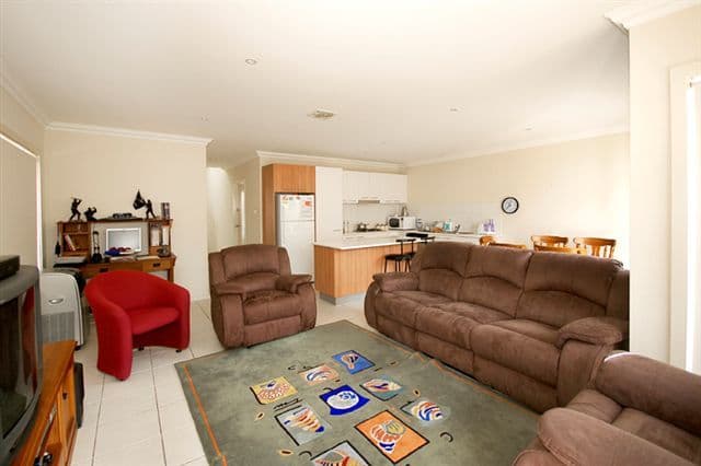 7 Viewbank Circuit, ROXBURGH PARK VIC 3064, Roxburgh Park - Thumbnail 3