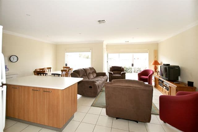 7 Viewbank Circuit, ROXBURGH PARK VIC 3064, Roxburgh Park - Thumbnail 4